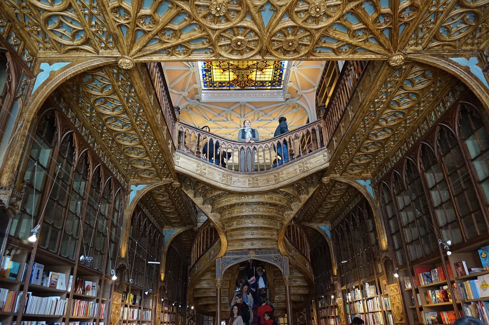 Escadaria da Livraria Lello no Porto